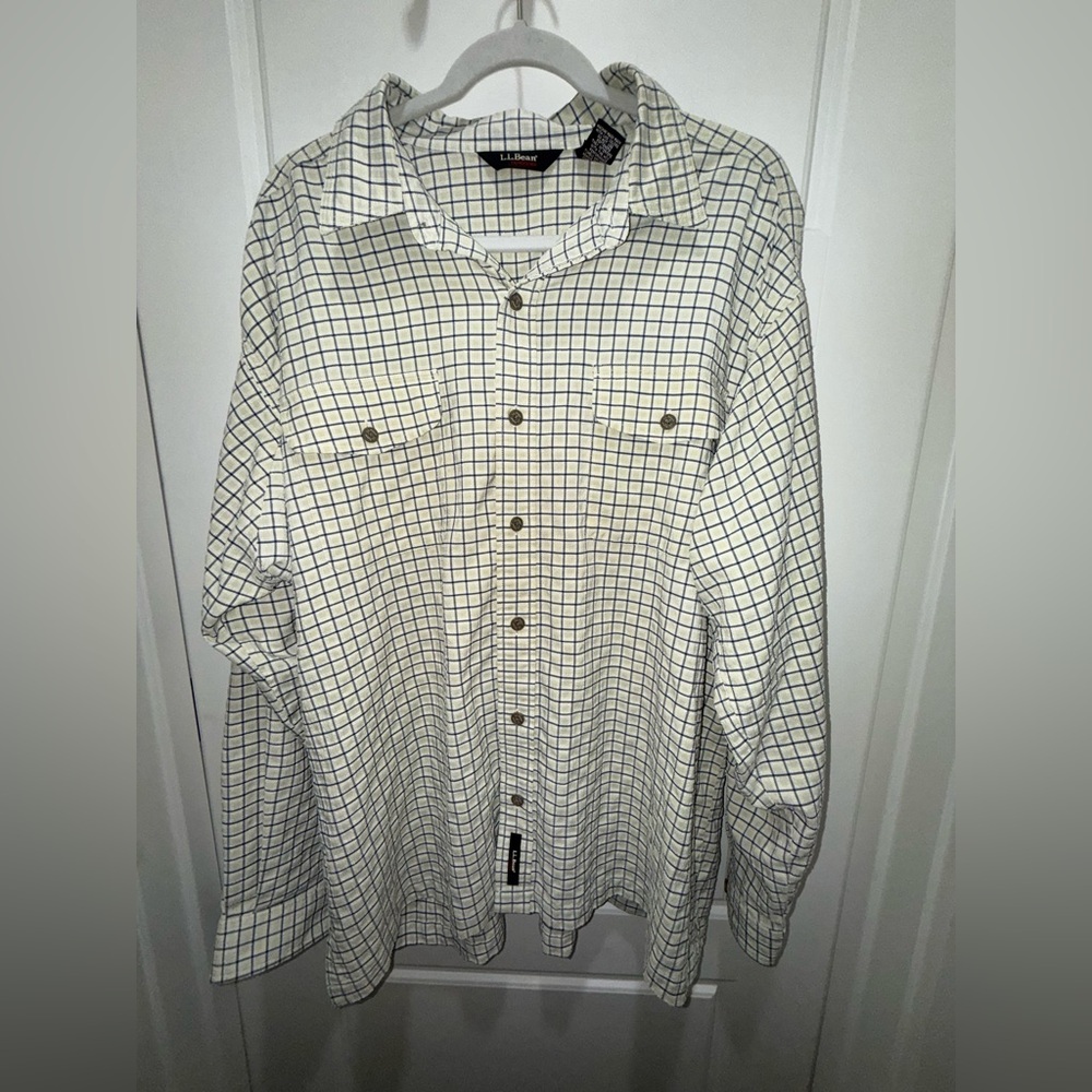 L.L. Bean. Textured Roll-up Sleeve Button Down. Beige/Blue. Size XL.